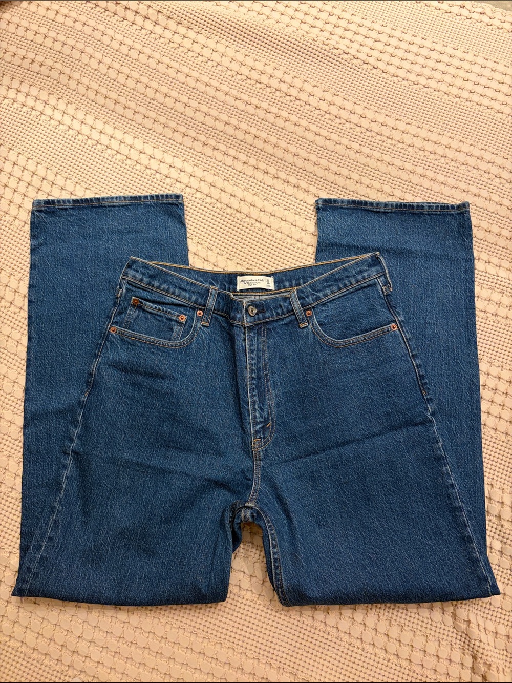 NWOT Abercrombie 90s Relaxed High Rise Classic Blue Denim Jeans Sz 12 regular